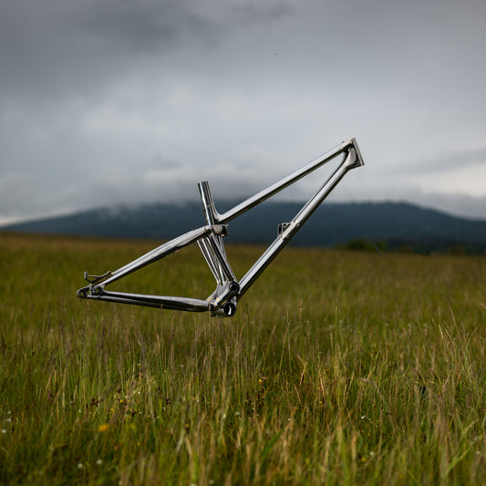 Moorhuhn: 3D-Printed Steel Redefines Elegance