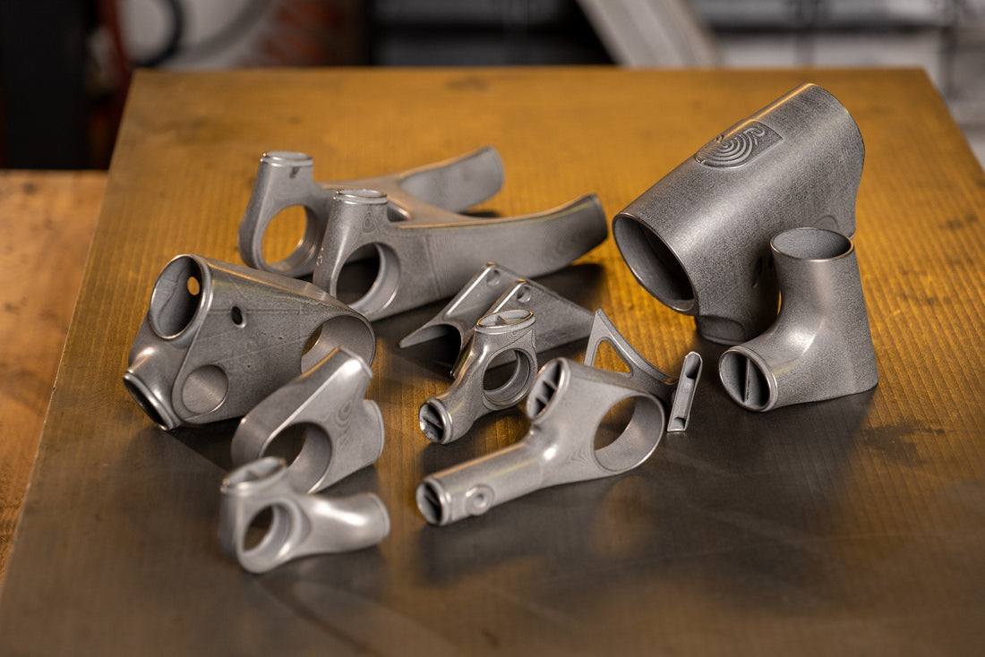 The HUHN Moorhuhn 129 — steel full-suspension frame with 3D-printed lugs